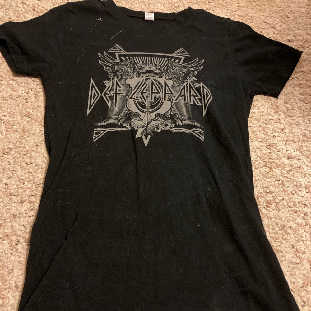Def Leppard shirt. Size Large.